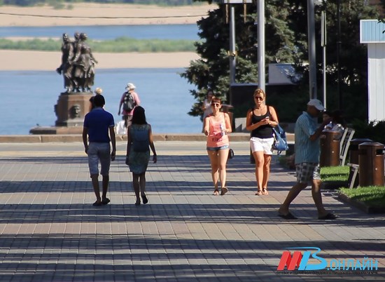 Непривитым жителям Волгоградской области грозит отстранение от работы